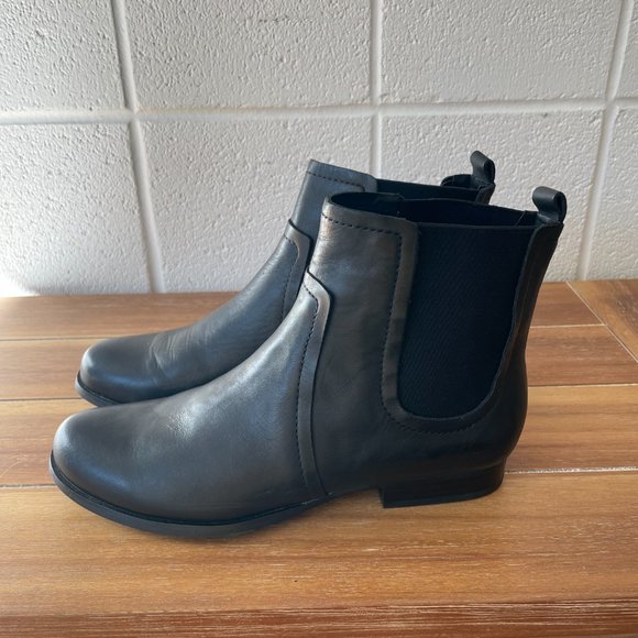 Max Studio Gwyne Chelsea Boot in Black - Picture 2 of 9
